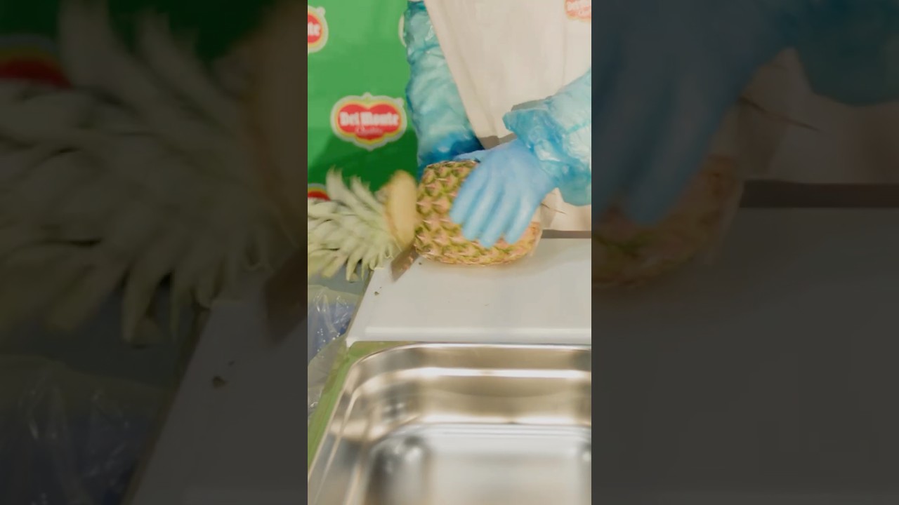 Fastest time to peel and slice a PINEAPPLE! 🍍